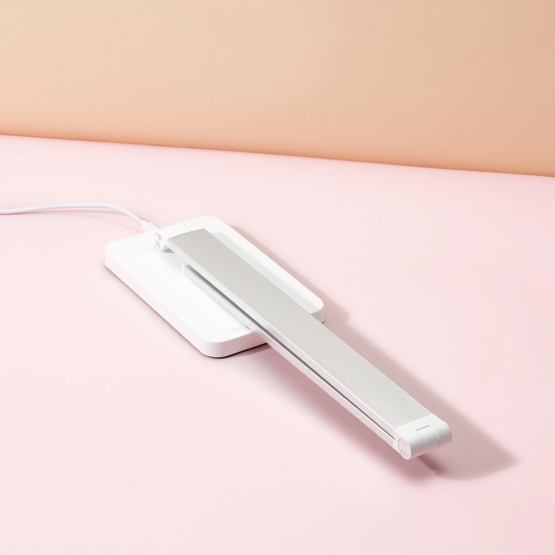 Table lamp for nails • The Gel Collection